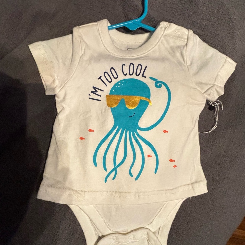 New Baby Gap White Baby Onesie with Blue Octopus wearing sunglasses